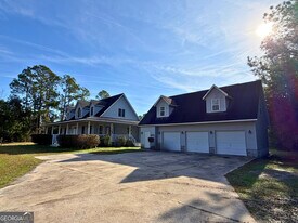 1818 Union Carbide Rd in Woodbine, GA - Building Photo