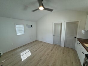 210 H Pickens Rd in Onalaska, TX - Building Photo - Building Photo