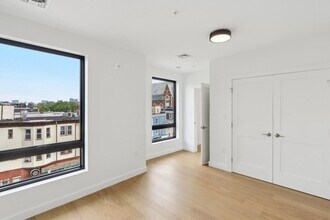 256 Dorchester St, Unit 408 in Boston, MA - Building Photo - Building Photo