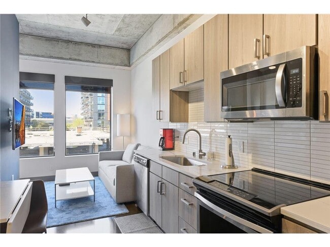 property at 728 N 3rd St