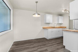 4722 Carpenter Rd SE in Olympia, WA - Building Photo - Building Photo