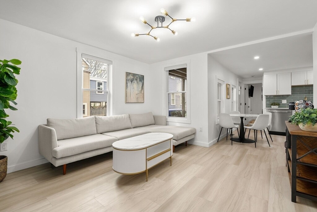 42 White St in Boston, MA - Building Photo