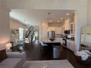 1040 Moorewood Ln S E in Smyrna, GA - Building Photo - Building Photo