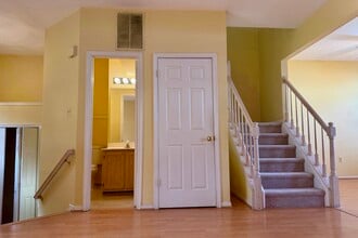 14614 Stream Pond Dr in Centreville, VA - Building Photo - Building Photo