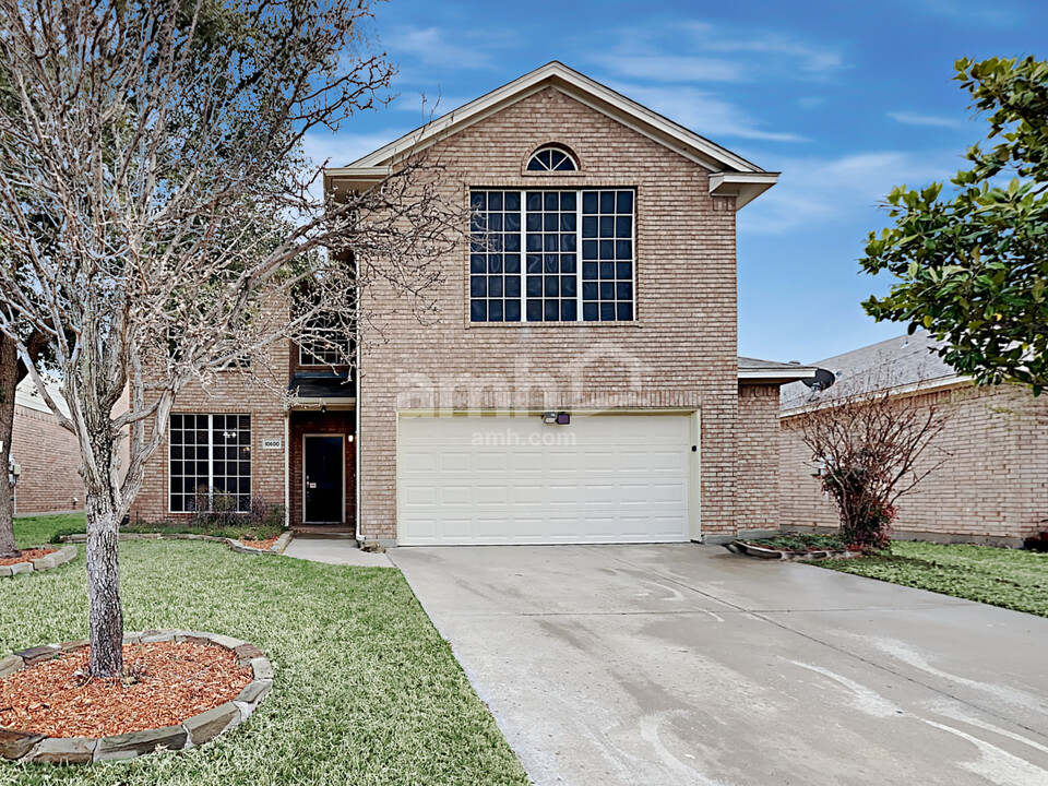 10600 Cloisters Dr in Fort Worth, TX - Building Photo