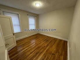 82 Glenville Ave, Unit #1 in Boston, MA - Building Photo - Building Photo