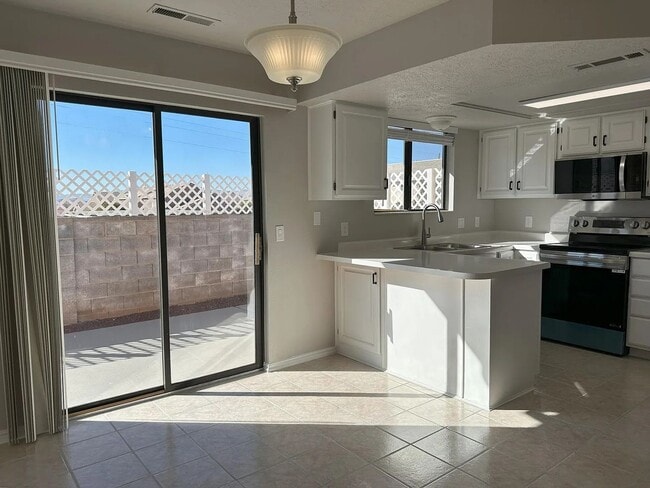property at 1075 1400 W St