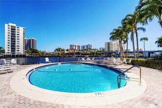 2895 NE 32nd St in Fort Lauderdale, FL - Building Photo - Building Photo