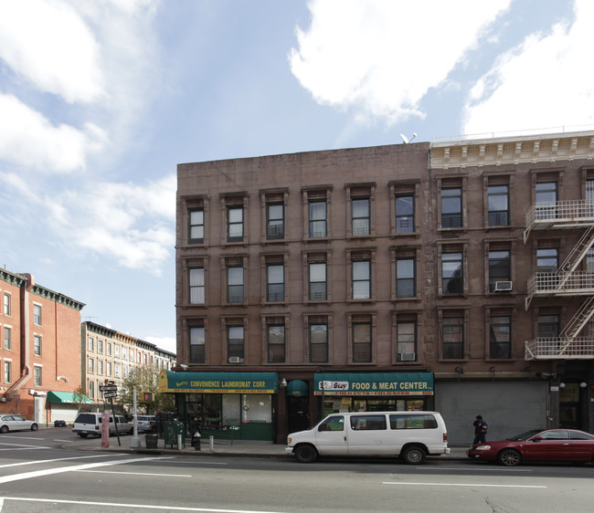 1051 Bedford Ave in Brooklyn, NY - Foto de edificio - Building Photo