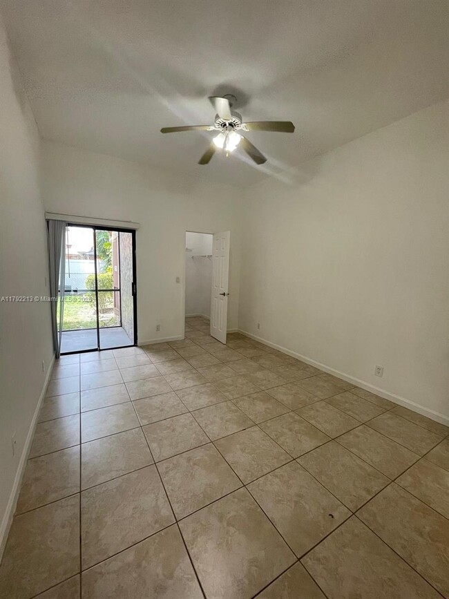 property at 2542 Riverside Dr