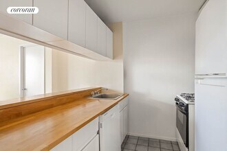 232-236 E 47th St in New York, NY - Building Photo - Building Photo