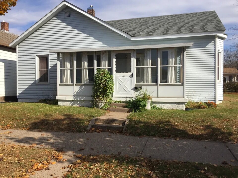 1619 10th St S in La crosse, WI - Foto de edificio