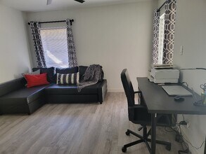 2056 Sunset Point Rd in Clearwater, FL - Building Photo - Building Photo