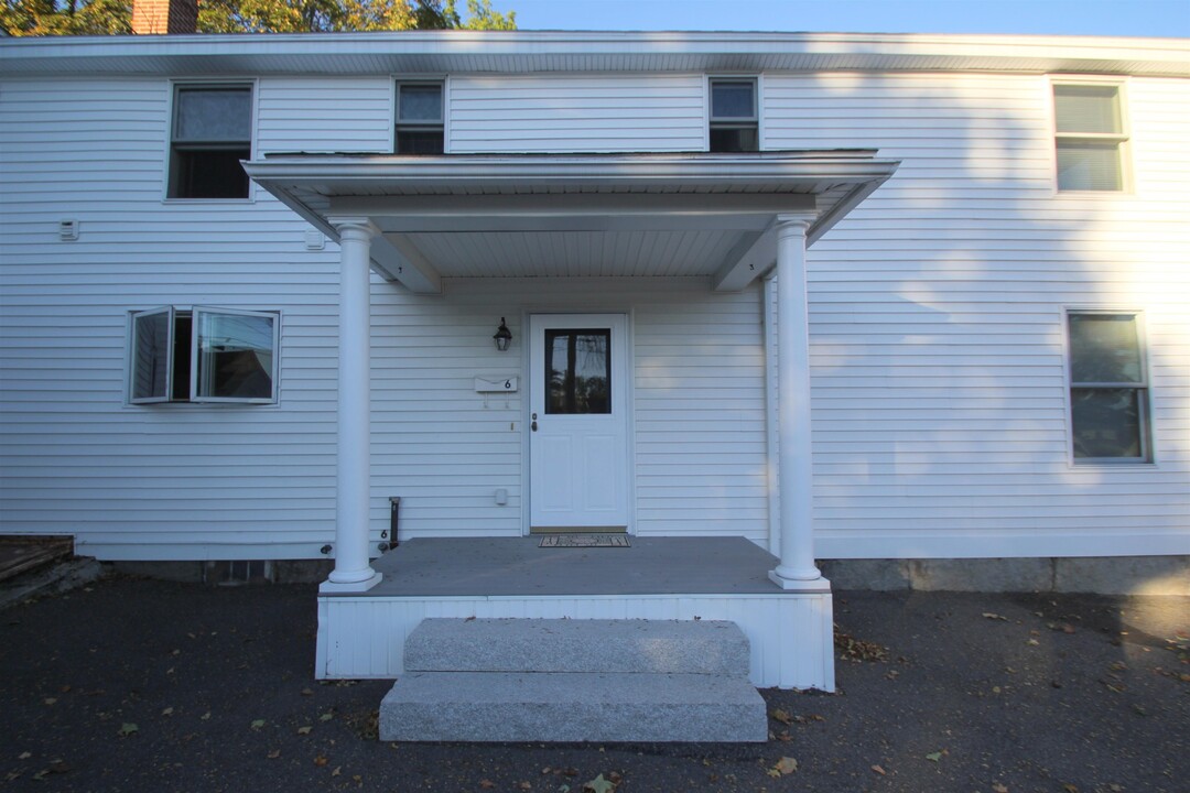 6 Thornton St in Derry, NH - Building Photo