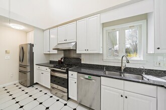 28 Mansfield Rd in Wellesley, MA - Building Photo - Building Photo
