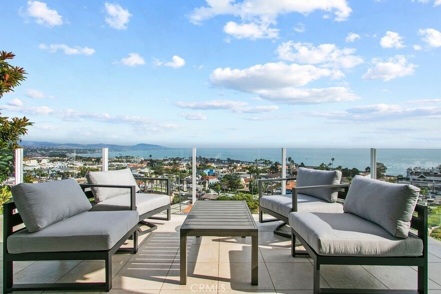 105 Palm Beach Ct in Dana Point, CA - Building Photo