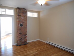 22 Pembroke St, Unit 1 BED 1 BATH VERY CLEAN in Chelsea, MA - Building Photo - Building Photo