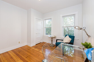 8 Stone Pl, Unit 1 in Somerville, MA - Building Photo - Building Photo