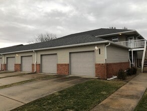 721 Broadmeadow Rd, Unit #205 in Rantoul, IL - Foto de edificio - Building Photo