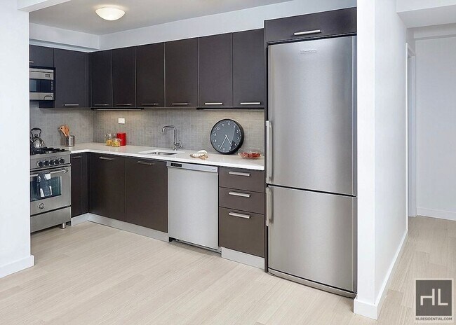East 39th Street, Unit 17D in New York, NY - Building Photo - Building Photo