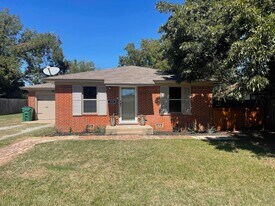 106 E Jefferson Ave in Iowa Park, TX - Building Photo