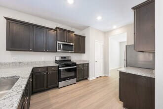 15450 Maple Ter Dr in Conroe, TX - Building Photo - Building Photo