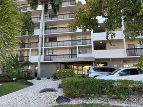 4800 Bayview Dr in Fort Lauderdale, FL - Building Photo - Building Photo