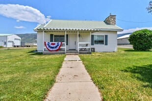 3210 UT-32 in Kamas, UT - Building Photo