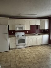 1095 E Jackson St in Milan, TN - Building Photo - Building Photo