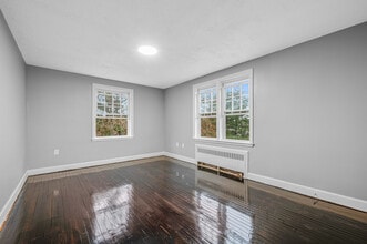 The Bentley in East Hartford, CT - Building Photo - Building Photo