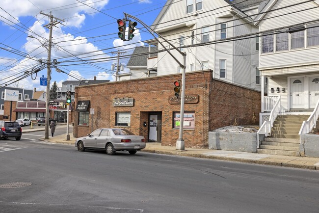 192-196 Elm St in Everett, MA - Building Photo - Building Photo