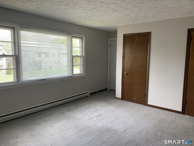 389 King Street in Bristol, CT - Building Photo - Building Photo