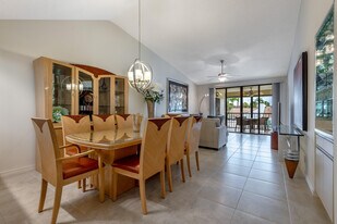 7485 Glendevon Ln in Delray Beach, FL - Building Photo