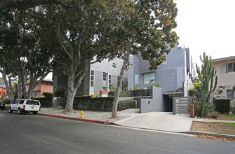 1220 N Orange Grove Ave in West Hollywood, CA - Building Photo - Building Photo