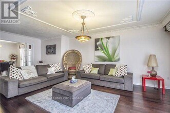 2 Hampstead Ct in Markham, ON - Building Photo - Building Photo