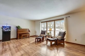 4906 Academy Dr in Madison, WI - Foto de edificio - Building Photo