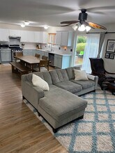 450 NW Nesvik Way in Poulsbo, WA - Building Photo - Building Photo