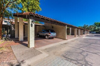 2 E Loma Ln in Phoenix, AZ - Building Photo - Building Photo
