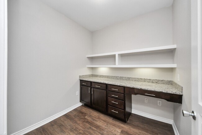 property at 3003 Memorial Ct