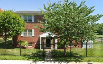 University Meadows in Kansas City, MO - Building Photo