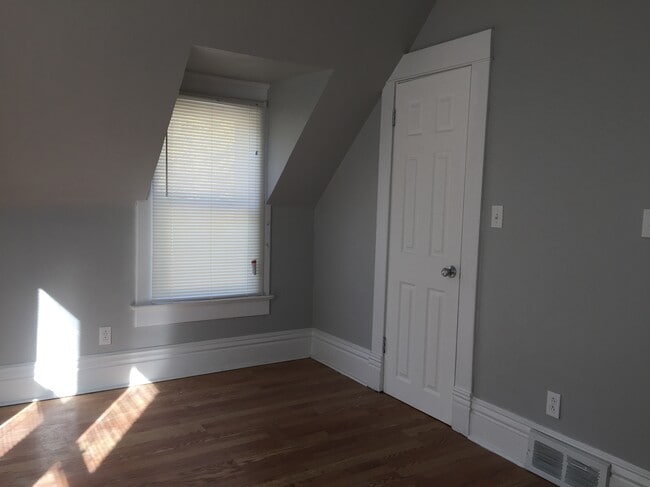 611 W Madison St, Unit 1 in Pontiac, IL - Building Photo - Building Photo