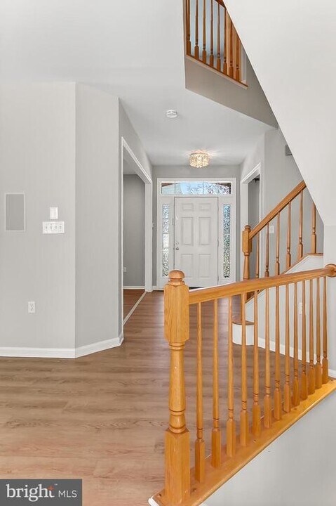 2410 Dakota Lakes Dr in Herndon, VA - Building Photo