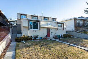 1632 27 Av SW in Calgary, AB - Building Photo
