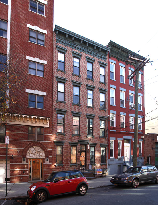 125 Clinton St in Hoboken, NJ - Foto de edificio