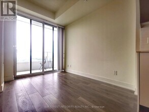 180 Fairview Mall Dr in Toronto, ON - Building Photo - Building Photo