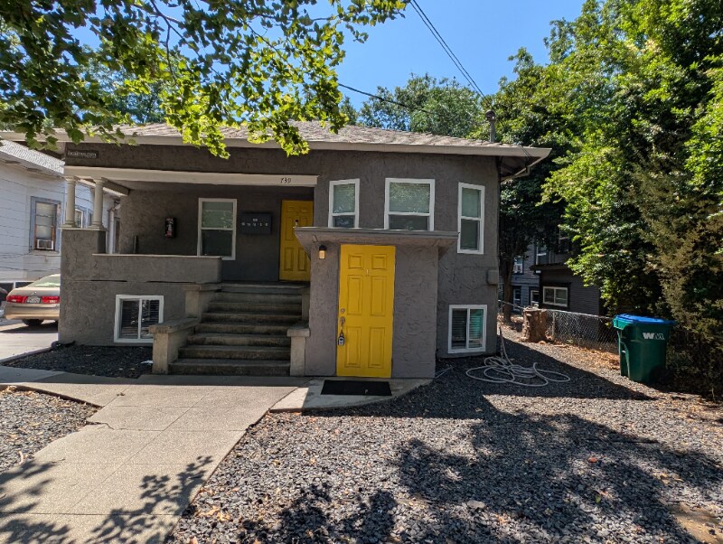 739 W 3rd St in Chico, CA - Building Photo