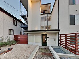 240 Athol Ave, Unit 201 in Oakland, CA - Building Photo