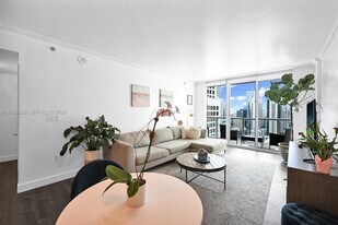 55 SE 6th St, Unit 3404 in Miami, FL - Building Photo