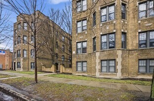 2336 W Addison St in Chicago, IL - Building Photo