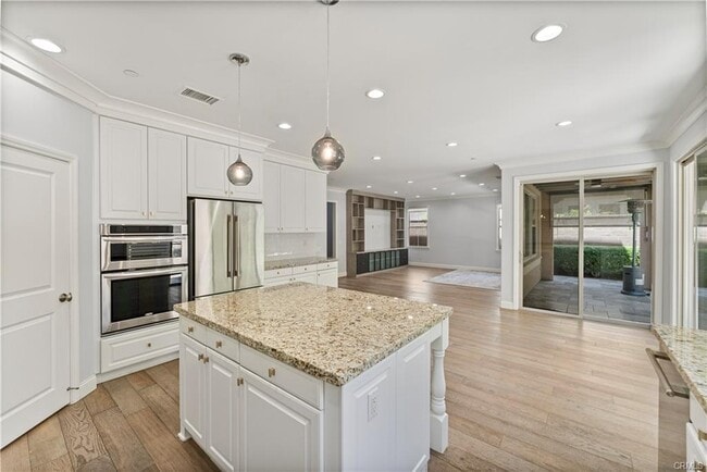 59 Parkdale in Irvine, CA - Foto de edificio - Building Photo